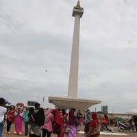 rekor-pengunjung-di-tugu-monas-jakarta-saat-libur-panjang-paskah