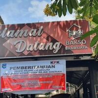 dipasangi-spanduk-kpk-pemilik-rumah-bakso-sampaikan-kondisi-sebenarnya