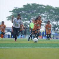 368-siswi-jakarta-raya-beraksi-di-milklife-soccer-challenge