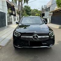 mercedes-benz-glc200-amg-black-on-black-2020