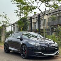 renault-megane-rs-redbull-edition-black-on-black-2013