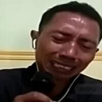 tangis-ayah-santriwati-yang-dinikahi-siri-pengasuh-ponpes-lumajang-tanpa-izin