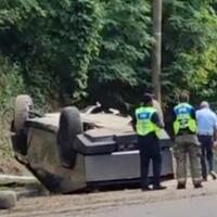 pertama-kali-tesla-cybertruck-terbalik-diduga-pengemudi-terlalu-ngebut-di-tikungan