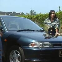 mitsubishi-lancer-glxi-mobil-sedan-yang-dipakai-non-sarah-di-sinetron-si-doel