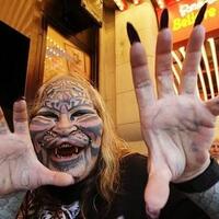 dennis-avner-manusia-kucing-yang-hidupnya-berakhir-tragis