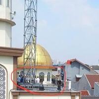datangi-dprd-dki-jakarta-warga-kelapa-gading-adukan-quottowerquot-di-masjid