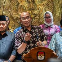 meracuni-diri-sendiri-jokowi-berhentikan-tidak-hormat-ketua-kpu-hasyim-asy-ari