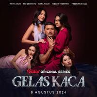 4-wanita-seksi-yang-kelilingi-rio-dewanto-di-series--gelas-kaca