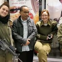 oalah-pantesan-menkominfo-budi-arie-kepergok-pernah-foto-bareng-tentara-israel