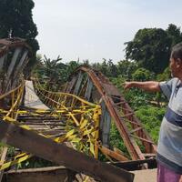 jembatan-di-medan-ambruk-setelah-digoyang-goyangkan-puluhan-pelajar