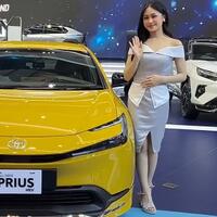 giias-2024-toyota-prius-versi-indonesia-desain-elite-harga-sulit