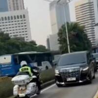 mobil-menag-yaqut-terobos-jalur-transjakarta-kemenag-tidak-setiap-hari