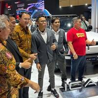 ahok-kaget-lihat-mobil-listrik-chery-icar-03--kok-mirip-land-rover-defender-ya