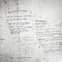 tulisan-dinding-ibu-dan-anak-yang-ditemukan-tinggal-kerangka-untuk-sang-ayah