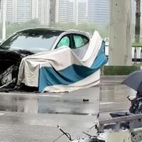 ngebut-saat-cuaca-hujan-ferrari-purosangue-ambyar-sampai-mesinnya-lepas