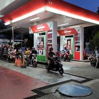 ngobrol-saat-kerja-karyawan-spbu-di-jakpus-dikeroyok-pelanggan