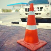 ini-alasannya-ada-cone-ditaruh-di-depan-mobil-saat-isi-bensin-spbu