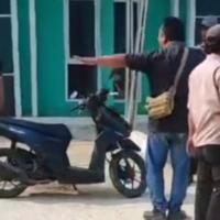 warga-perumahan-di-bekasi-dipaksa-pakai-jasa-akamsi-saat-renovasi-rumah