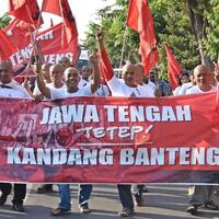 gibran-dampingi-ahmad-luthfi-taj-yasin-daftar-di-kpu-jateng