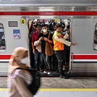 dpr-minta-pemerintah-pertahankan-subsidi-bbm-dan-tarif-krl