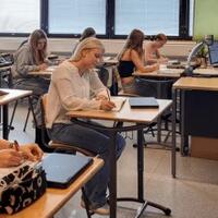 murid-murid-finlandia-tinggalkan-laptop-kembali-ke-buku-dan-pena