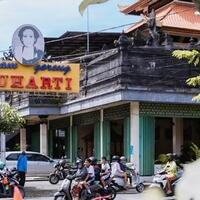 kisah-di-balik-pecah-kongsi-restoran-ayam-goreng-suharti-yang-legendaris