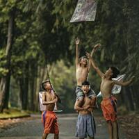 permainan-layang-layang-anak-90-an-nostalgia-masa-kecil