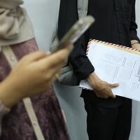 penampakan-gen-z-antre-selonjoran-adu-nasib-di-job-fair-2024