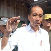 bagikan-bantuan-beras-10-kg-jokowi-bisa-rem-kenaikan-harga