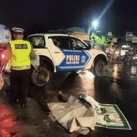 pecah-tangis-bripda-fajri-evakuasi-pemotor-tewas-ternyata-ayah-sendiri