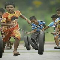 sorong-ban-bekas-sepeda-motor-permainan-tradisional-anak-90-an