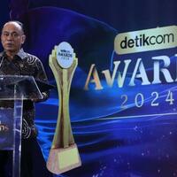 wow-budi-arie-setiaji-kembali-dapat-penghargaan-kali-ini-dari-detikcom-awards-2024