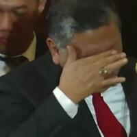di-sidang-doktor-ui-hasto-kristiyanto-mendadak-nangis-saat-singgungjokowi