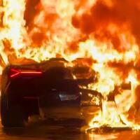 menyala-mobilku-lamborghini-revuelto-yang-masih-bau-dealer-terbakar-di-new-york