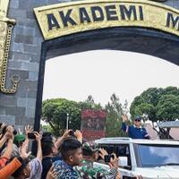 karding-sebut-presiden-prabowo-biayai-retret-kabinet-merah-putih-dengan-uang-pribadi