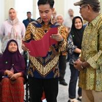 gibran-beri-bantuan-ke-pengadu--lapor-mas-wapres--ini-dari-presiden