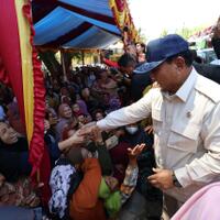 prabowo-hormati-pedagang-kaki-lima-simbol-perjuangan-dan-kejujuran
