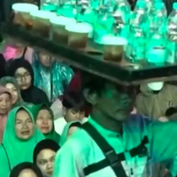 kisah-inspiratif-penjual-es-teh-yang-kembali-berdiri-setelah-dihina-oleh-gus-miftah