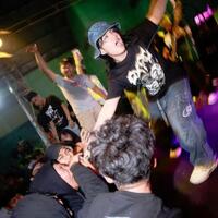 musik-cadas-tapi-viral-vokalis-band-hardcore-minta-maaf-soal-tendang-kepala-penonton