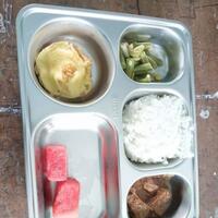 kumpulan-foto-penampakan-program-makan-siang-gratis-di-berbagai-wilayah-nih-gan