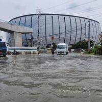 jalan-di-depan-jis-terendam-banjir-rob-ketinggian-air-10-cm