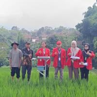 sukses-ciptakan-inovasi-smart-light-trap-insect-solar-panel-di-desa-mojokembang