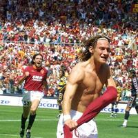 fans-fomo-as-roma-kecintaan-klub-tersebut-di-indonesia-tak-lekang-hingga-sekarang