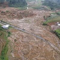 prabowo-sampaikan-duka-cita-empati-untuk-pekalongan-di-tengah-bencana