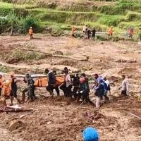 momen-pengunjung-kafe-berkumpul-sebelum-tertimbun-longsor-pekalongan