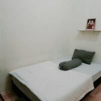 disewakan-kost-lokasi-dekat-mall-dan-kampus-dilewati-kendaraan-umum-depan-kost