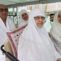 megawati-selesai-umrah-bareng-puan-dan-keluarga-pratama-bantu-tahalul