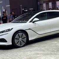 mobil-listrik-yang-bisa-jalan-miring-hadir-di-iims-2025