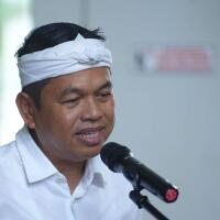 baru-dilantik-dedi-langsung-copot-kepsek-yang-berangkatkan-murid-study-tour