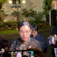 sri-mulyani-senyum-saat-ditanya-isu-bakal-mundur-dari-kabinet